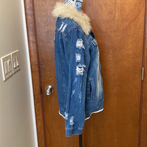 The style Between US distressed jeans jacket size medium - Picture 3 of 6